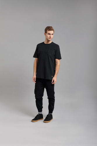 Imagen 2 de 7 de Remera Vicus Davy Negro