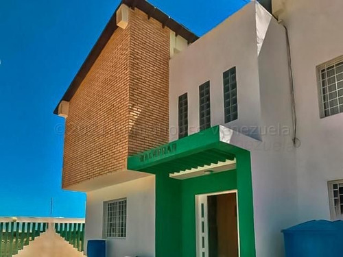 Imagen 2 de 7 de Townhouse En Venta En Buena Zona De La Puerta Maraven
