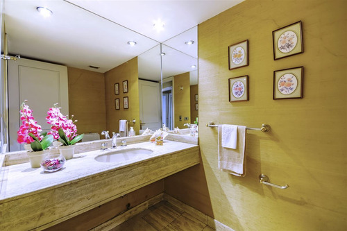 Departamento En Venta De 2 Dormitorios En Suite En Vitacura
