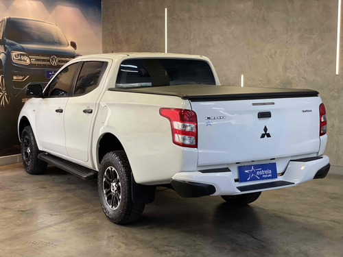 Mitsubishi L200 Triton 2.4 16V TURBO DIESEL GL CD 4X4 MANUAL