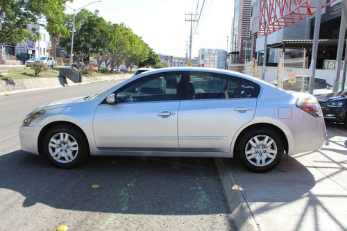 Imagen 13 de 15 de Nissan Altima 2010 4p S Basico Aut Cvt