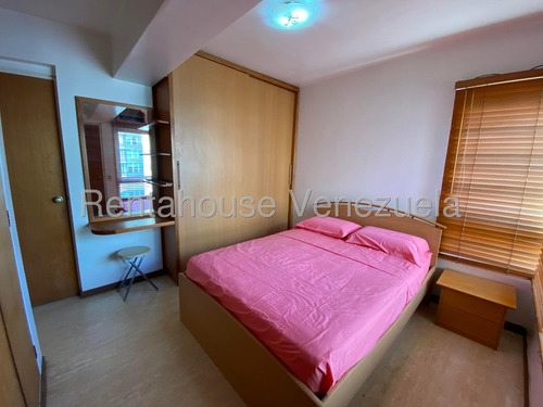 Alquiler De Departamento En El Rosal #25-16925