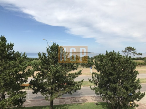 Apartamente Frente Al Mar, 100 % Reciclado En Excelente Ubicacion Frente Al Mar Y Cerca Del Casino Ex Conrad.-ref:26704