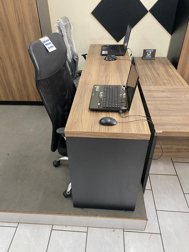 Imagem 5 de 7 de Mesa Escritório Plataforma 2 Lugares 1,80 Parede Caixa Tomad