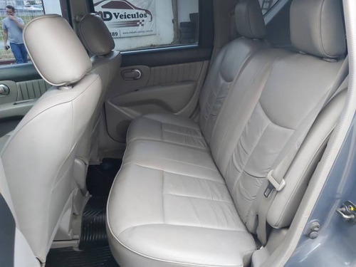 Imagem 14 de 14 de Nissan Livina Sl 1.8 16v