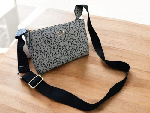 Bolsa Guess Sg918676 Gris Grabada Crossbody Original Dama