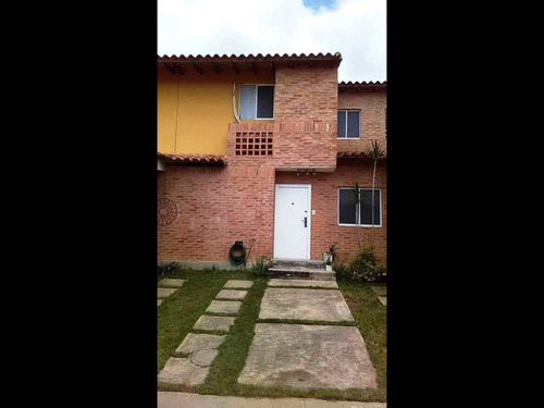 Vende Town House De Lujo En Conj. Res. Le Fonti - Terrazas De Manantial. Math-145