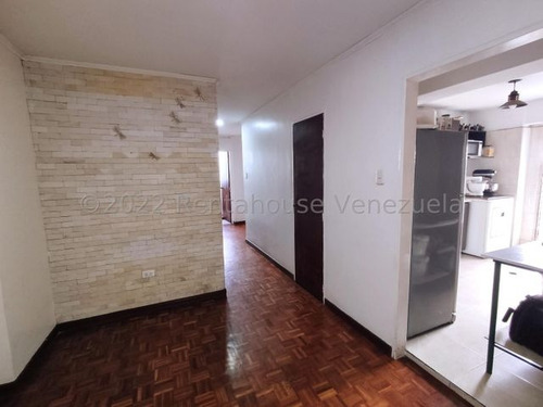 Imagen 3 de 30 de Apartamento En Venta En El Centro De Cabudare Cuenta Con 3 Habitaciones, 2 Modernos Baños, Iluminados Espacios De Sala Y Comedor, Cocina Iluminada Y Área De Lavandería Gabriela C.