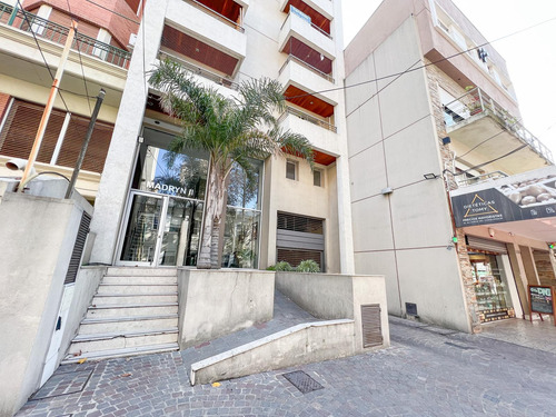 Cochera Techada En Venta En Lanús Oeste Brin 3047