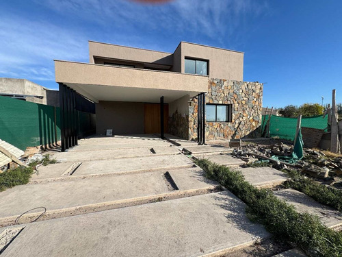Casa A La Venta En Barrio Alma Gardenia- Lote A2