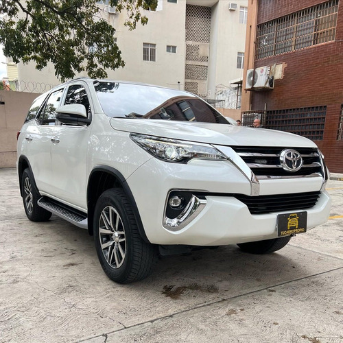 Imagen 3 de 9 de Toyota Fortuner Dubai Sr5