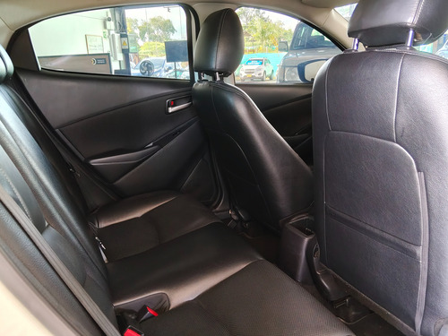 Mazda 2 1.5 Touring Sedan