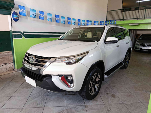 Toyota Hilux SW4 2.8 SRX DIAMOND 4X4 7 LUGARES 16V TURBO INTERCOOLER DIESEL 4P AUTOMÁTICO