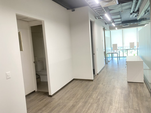 Oficina 3 Privados/sala Reuniones/bodega /metro Los Leones