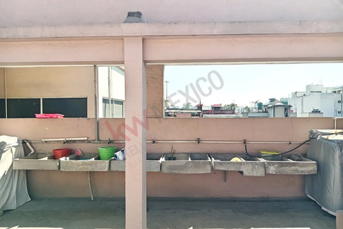 Edificio Con Local En Esquina Sobre Avenida Principal: Calz. Ignacio Zaragoza