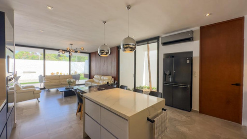 Casa En Venta Merida, Cholul En Privada , Entrega Inmediata.