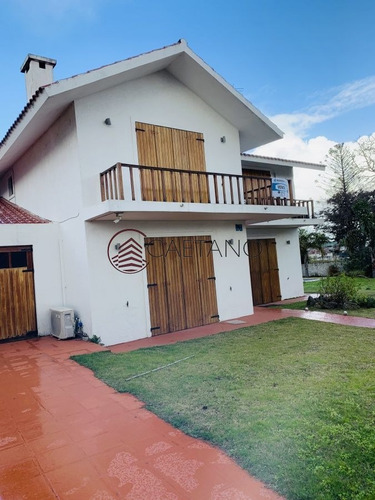 Imagen 22 de 24 de Casa En Venta A Pasos Del Mar, 3 Dormitorios , Playa Mansa - Punta Del Este - Punta Del Este Mansa