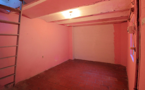 Oportunidad !! Cordón Sur, Sobre Calle Guaná. Padrón Único, 105 M2, Garage Amplio. 2 Dormitorios, 1 Baño.