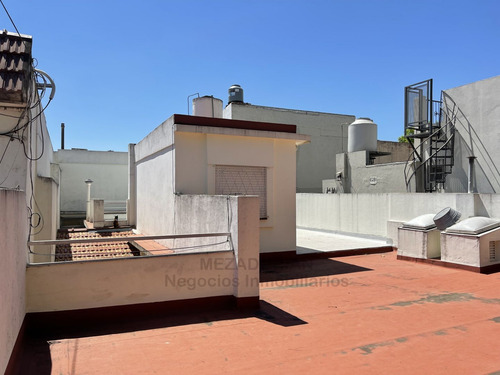 Casa Con Local Y Garage - Amplio Jardin Con Parilla