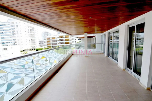 Hermosa Planta Disponible En Alquiler Anual Y Venta, Parada 6 Brava.