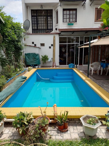 Venta De Casa 4 Dorm., Alsina Al 400- C /pileta
