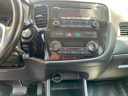 Imagen 13 de 15 de Mitsubishi Outlander 2015 2.4 Es L4 At