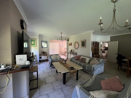 Casa En Venta En Los Jazmines, Pilar Del Este, Pilar