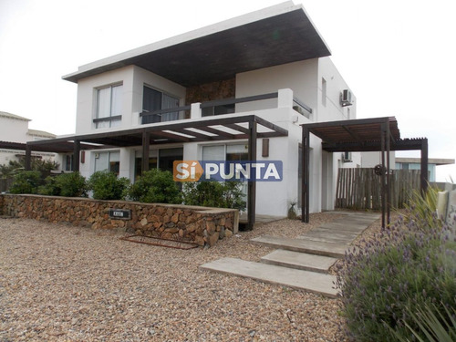Imagen 2 de 9 de Casa En Venta