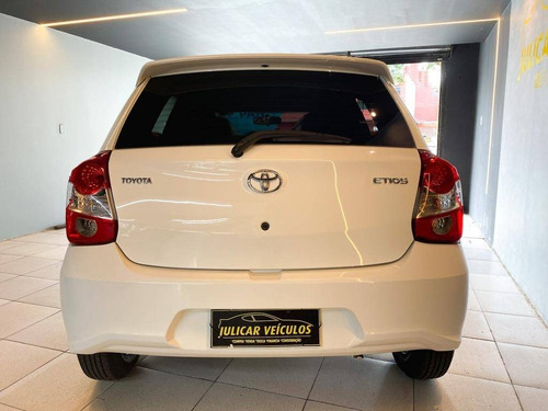 Imagem 4 de 10 de Toyota Etios 1.3 X 16v Flex 4p Manual
