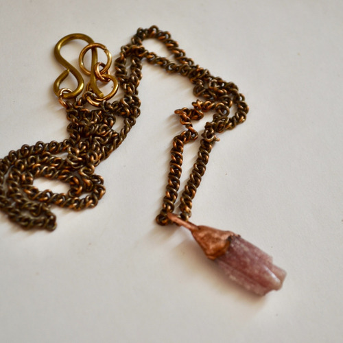 Collar Turmalina Rosa, Piedra En Bruto, Cadena Bronce, Cod1