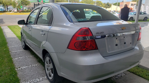 Imagen 6 de 10 de Chevrolet Aveo Lt Paq W Color Plata 2017 Mt