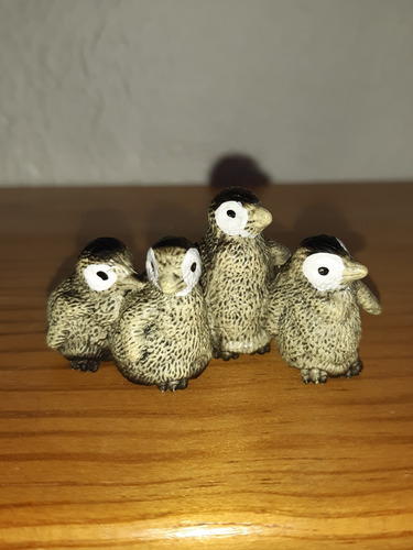 Figura De Juguete Pingüino Con Pingüinitos (Usado)
