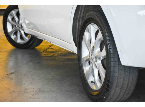 Nissan March 1.6 SV 16V FLEX 4P MANUAL