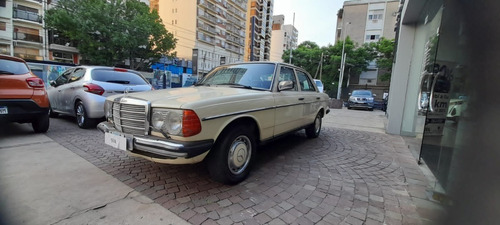 Imagen 1 de 18 de Mercedes Benz 250 4p 1979