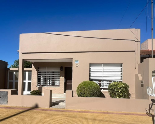 Casa En Venta 2 Dormitorios C/patio Quincho Y Dpto - Zona Calvario - Tandil