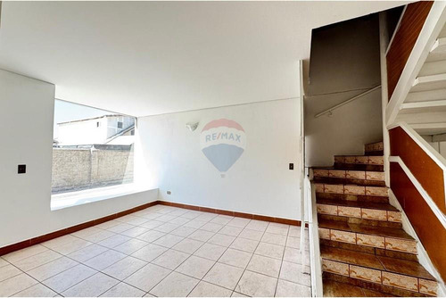 5 Dormitorios 3 Pisos Más Subterráneo Condominio