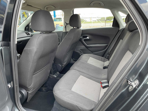 Imagen 6 de 8 de Volkswagen Vento 2017 1.6 Confortline Mt