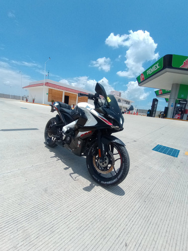 Pulsar Ns 200 Color Blanco Año 2023 Con 10 Mil Kilómetros
