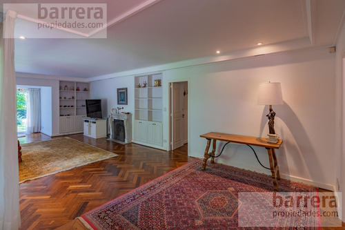 Exclusivo Chalet En Los Troncos: 4 Dormitorios Con Terreno Único