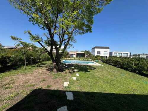 Casa 4 Amb Con Pileta Barrio Santa Elena Pilar Del Este