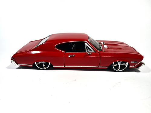 Coche miniatura Chevrolet Chevelle Ss 398 1968 a escala 1:24 color rojo