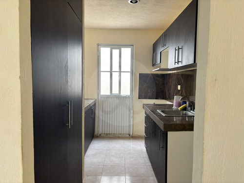 Casa En Venta En Fraccionamiento Los Héroes