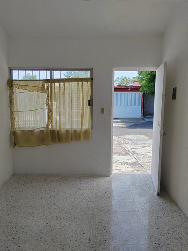 Casa De Un Piso Con 2 Habitaciones Muy Bien Ubicada