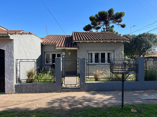 Venta/permuta Casa 3 Amb Con Jardin En Los Polvorines