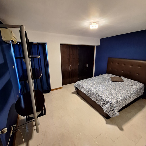 Alquilo Bello Apartamento. Colinas De Bello Monte. Centro Polo. Amoblado. Puesto Techado. No Falta El Agua.