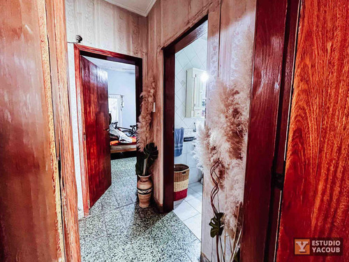 Casa En Venta - 2 Dormitorios 1 Baño - Cocheras - 420mts2 - Berisso