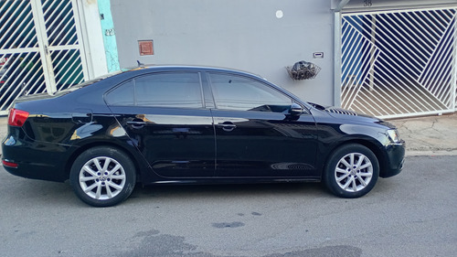 Volkswagen Jetta 2.0 Comfortline Flex 4p Automática
