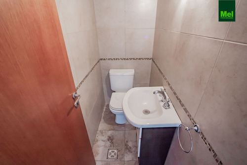 Excelente Triplex 4 Ambientes Con Cochera Fija Y Jardin