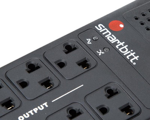 Regulador De Voltaje Smartbitt 1400va 675 Watts 8 Contactos