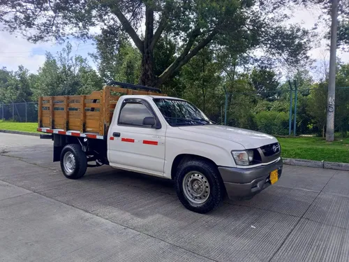 Toyota Hilux Mt 2400cc 4x2 Estacas